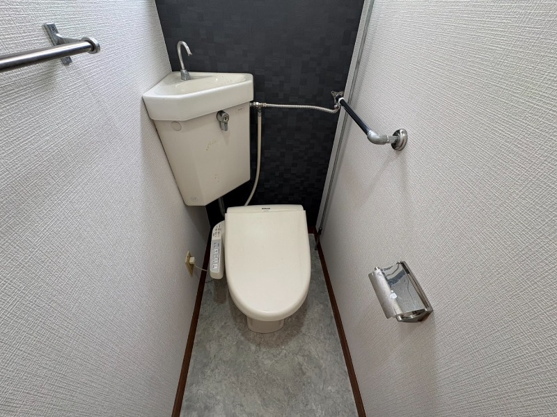 トイレ　こちらはトイレです。清潔感があり、安心して使用できます。