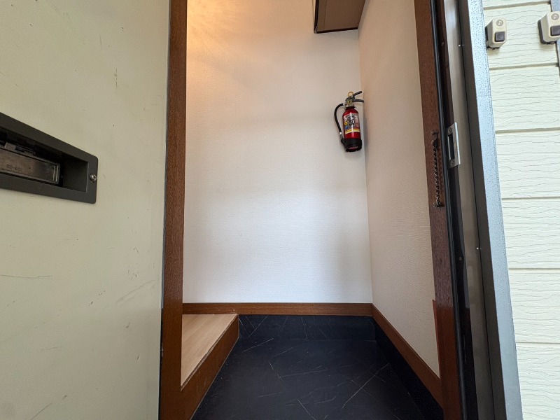 玄関　玄関の様子です。明るい印象ですね。気分もあがりそう。