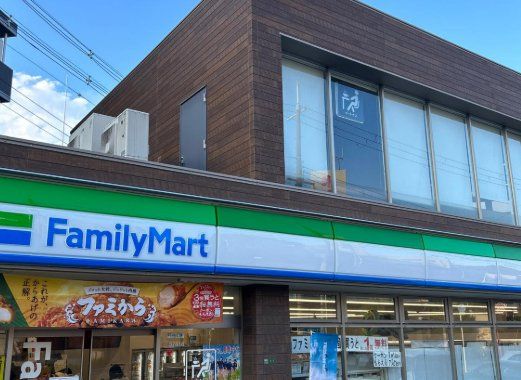 コンビニ　ファミリーマート新喜多東店（コンビニ）まで290m