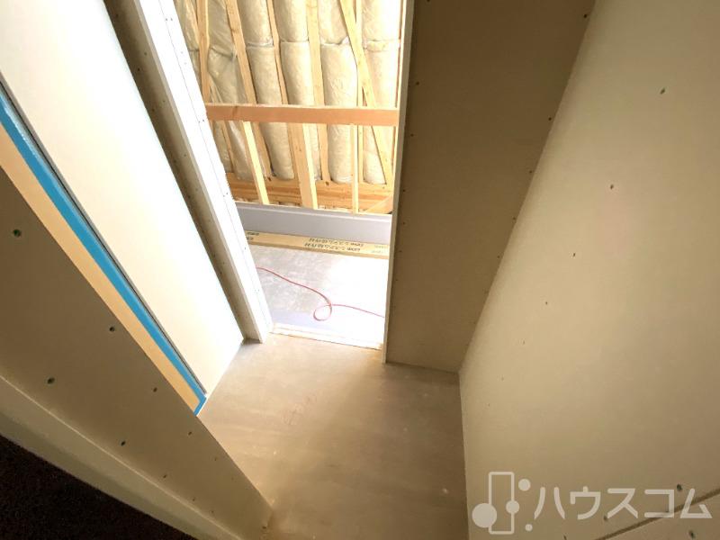 玄関　玄関を一歩入ると・・・こんな感じです。
