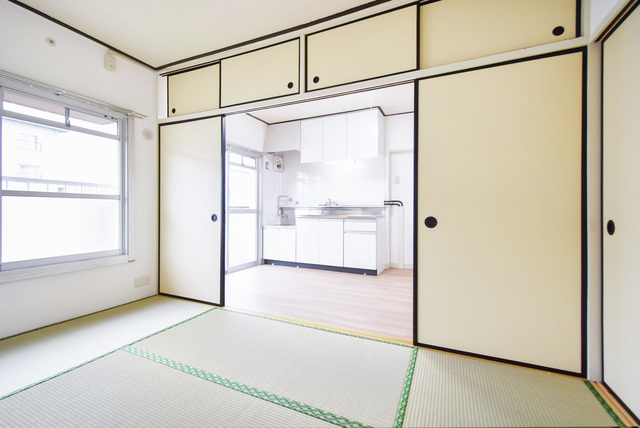 UR江南の居間写真