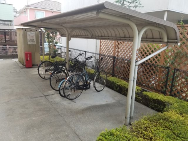 その他　屋根付き駐輪場