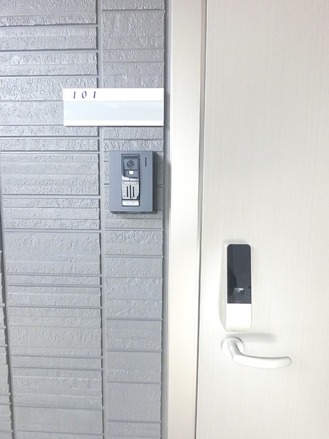 セキュリティ　カードキーは防犯性が高く、施錠・開錠がスムーズ