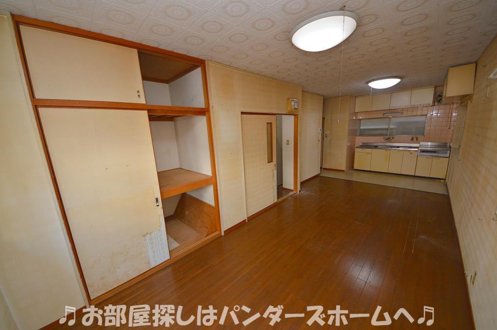 津田東町2丁目貸家の居間写真
