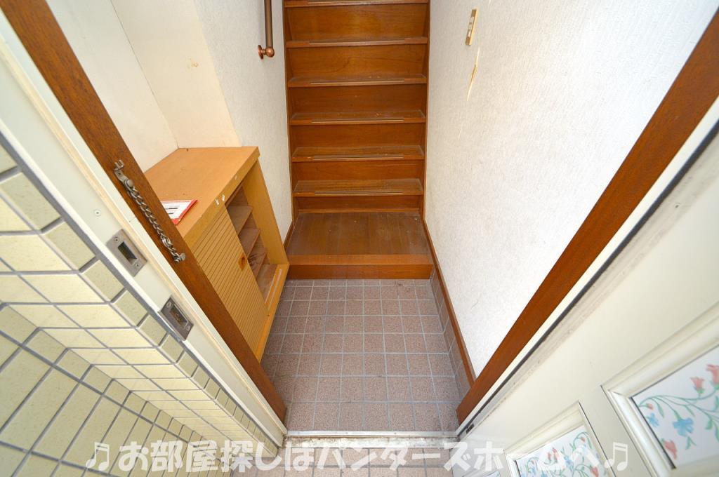津田東町2丁目貸家の玄関写真