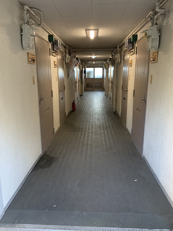 地下鉄烏丸線 北大路駅 バス乗車時間：16分 最寄りバス停で下車 徒歩3分 4階建 築48年の外観写真