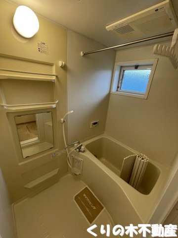 バス・シャワールーム　落ち着いた空間のお風呂です