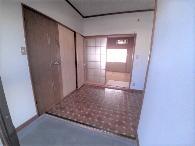 玄関　奥側が居室になります