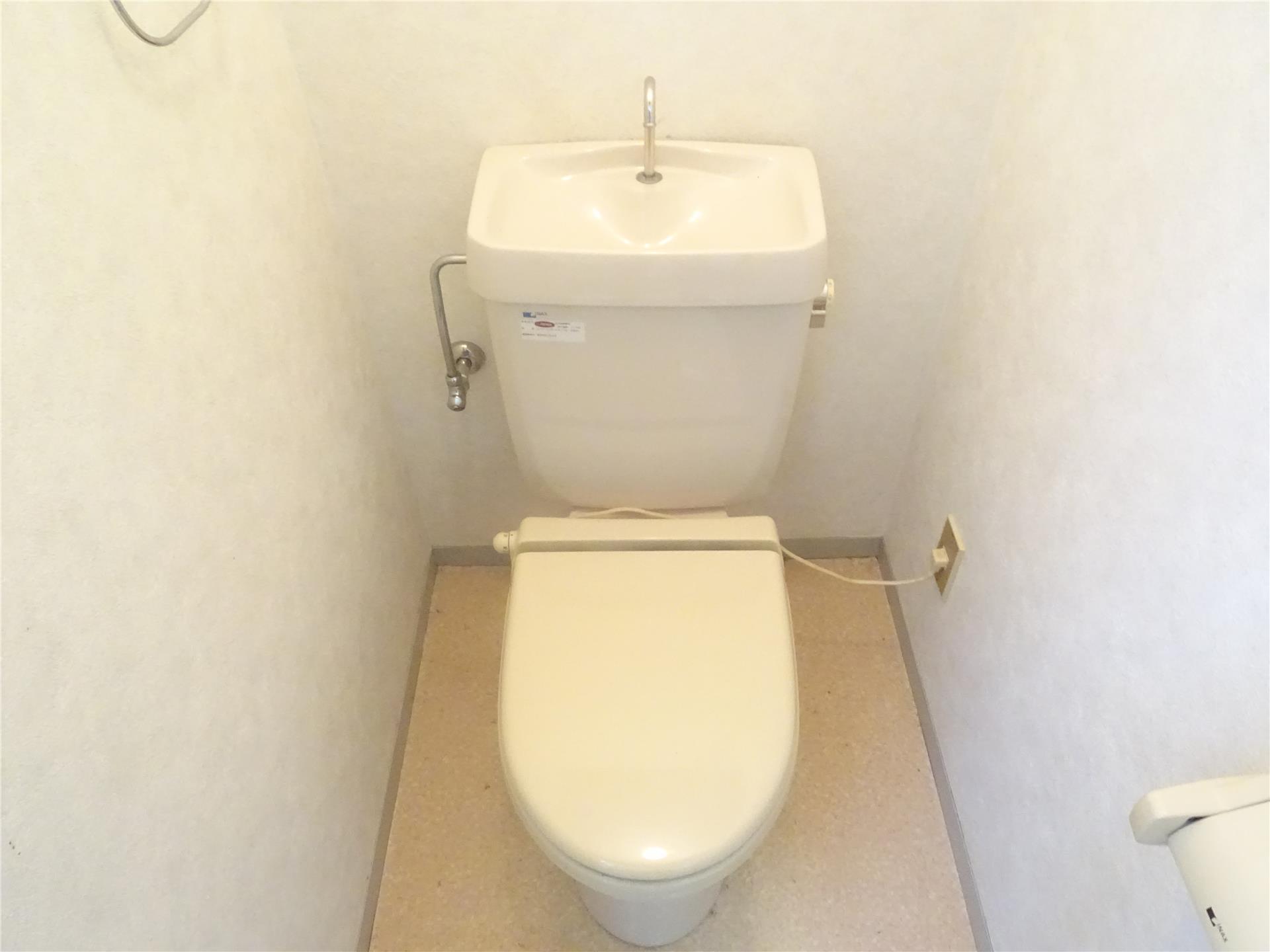 トイレ　暖房便座付き♪