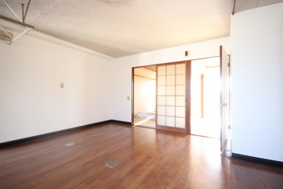 居室・リビング　※別号室の写真です