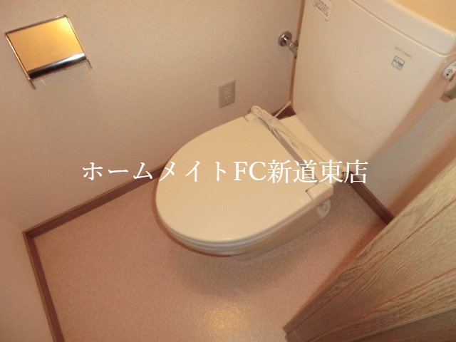 【アドラブールのトイレ】