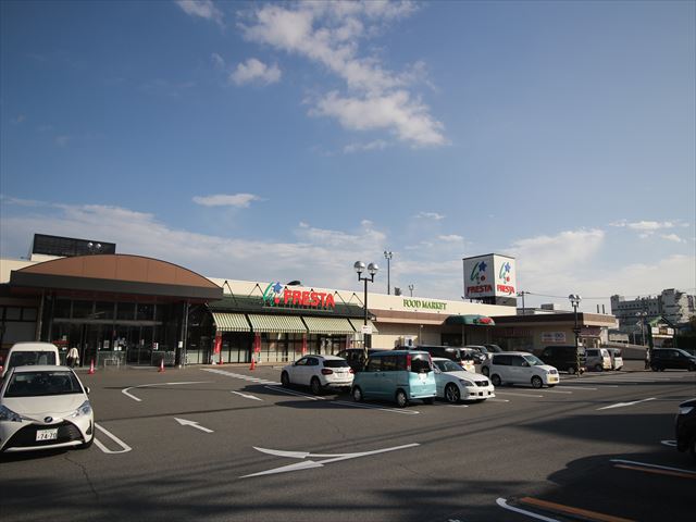スーパー　フレスタ西条店（スーパー）まで985m