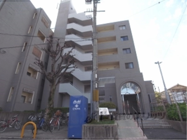 京都市山科区椥辻封シ川町のマンションの建物外観