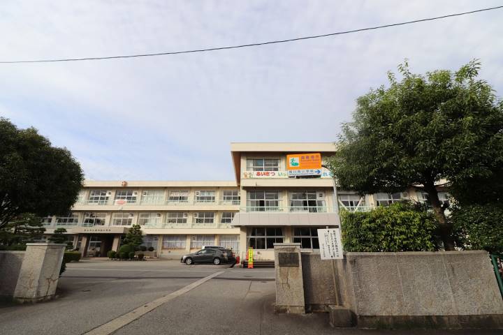 小学校　堀川南小学校（小学校）まで792m