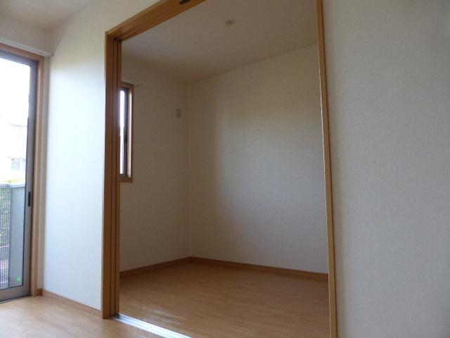 【福岡市西区富士見のアパートの居室・リビング】