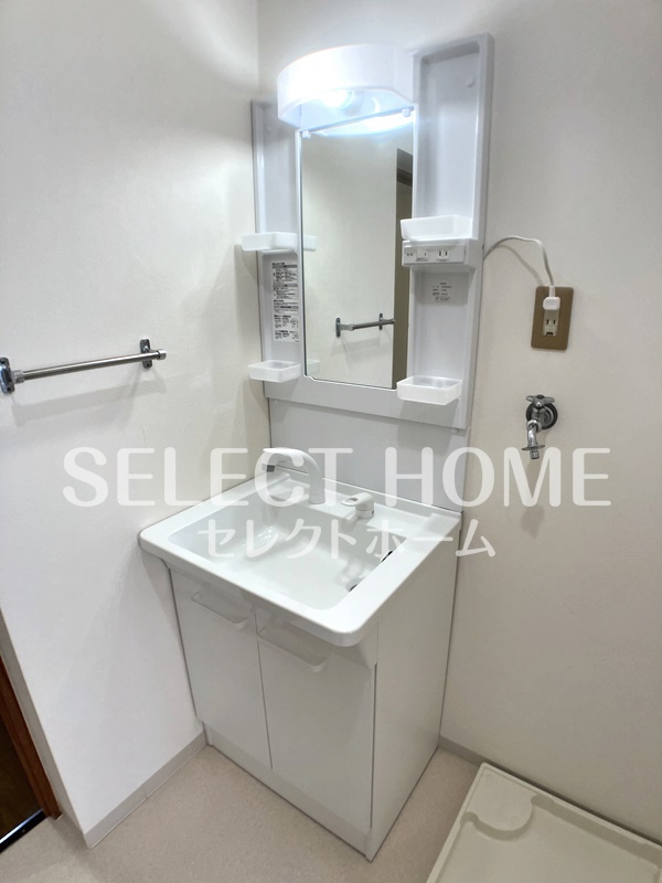 洗面設備　独立洗面化粧台が付いています