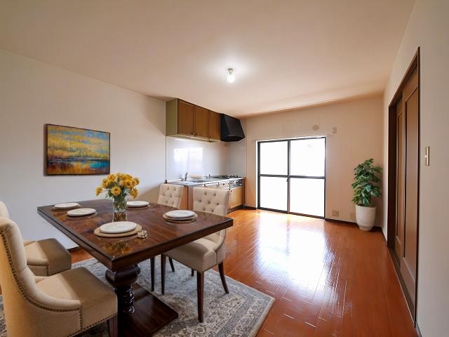 居室・リビング　CGで家具等を配置したもので家具等は含まれません