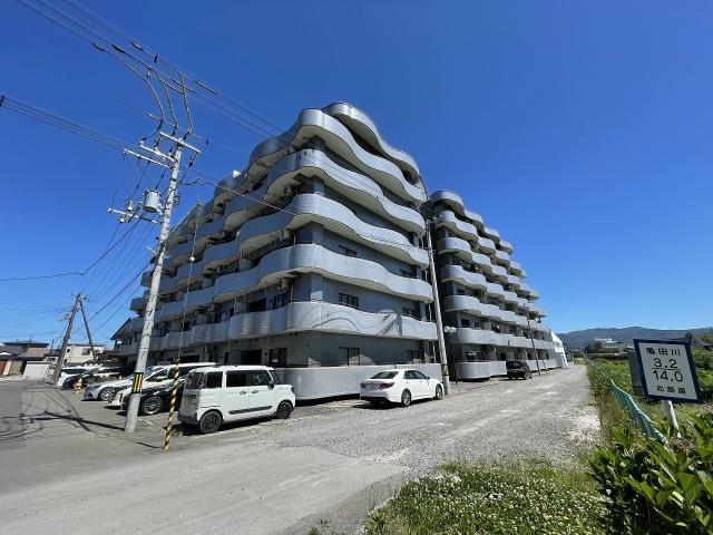 【函館市田家町のマンションの建物外観】