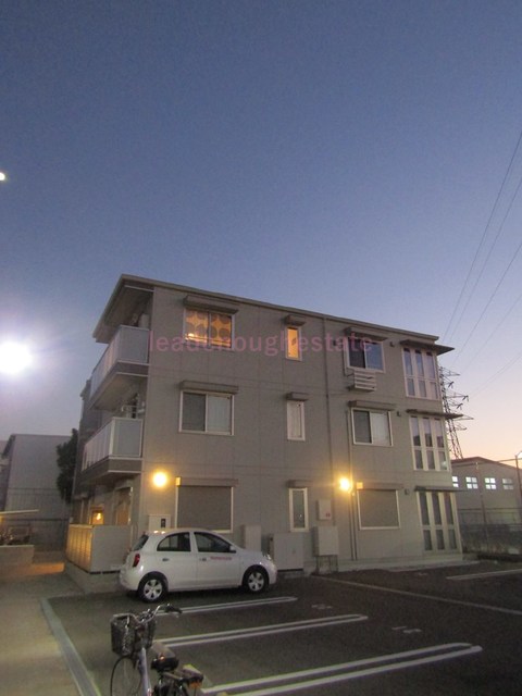 大阪市鶴見区中茶屋のアパートの建物外観