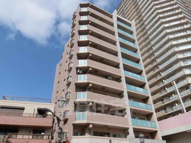 宝塚市湯本町のマンションの建物外観
