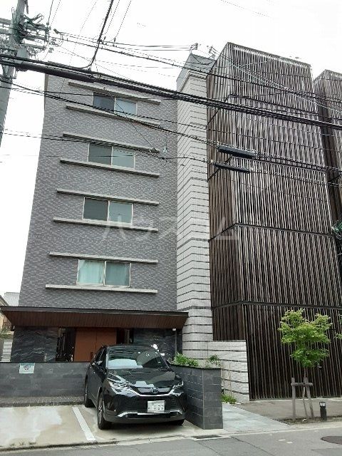 京都市中京区壬生下溝町のマンションの建物外観