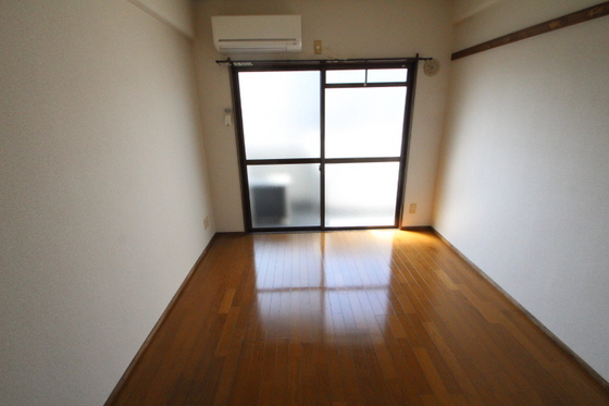 居室・リビング　※別部屋の写真です