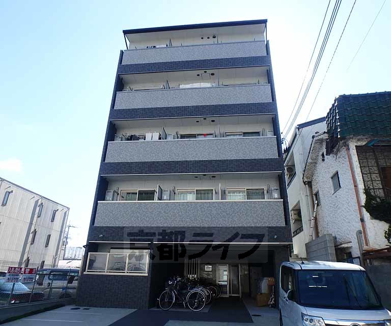 フラッティ西大路花屋町の建物外観