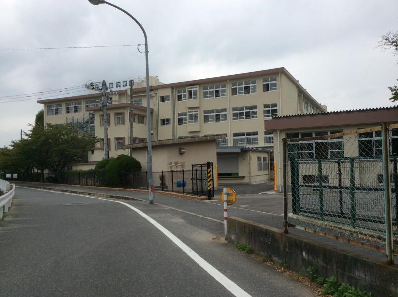 【福岡市早良区室見のマンションの中学校】