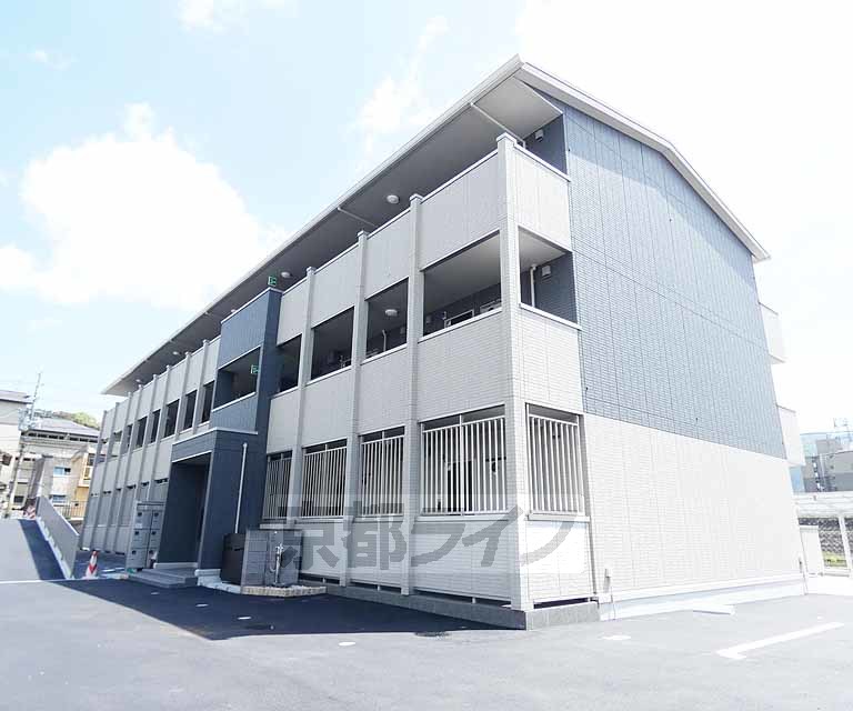 【京都市伏見区小栗栖牛ケ淵町のアパートの建物外観】