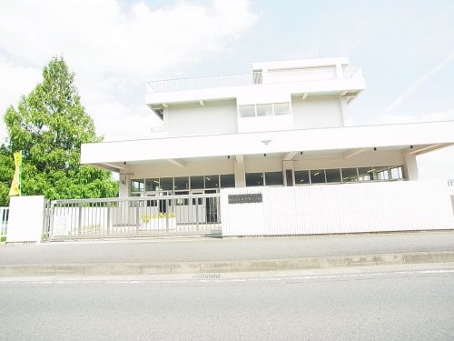 【座間市入谷東のアパートの小学校】