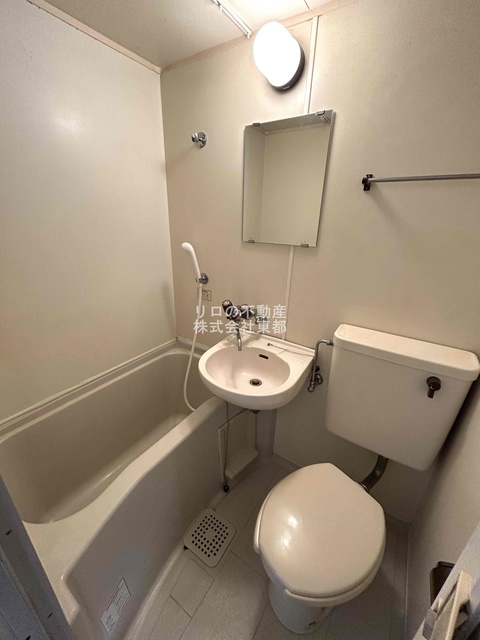 バス・シャワールーム　お掃除がしやすい３点ユニットバスです☆