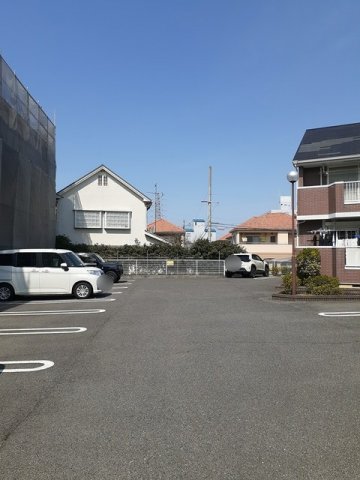 【オリエンス忠岡１番館の駐車場】