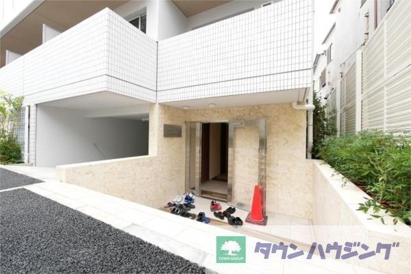 【北区滝野川のマンションのエントランス】