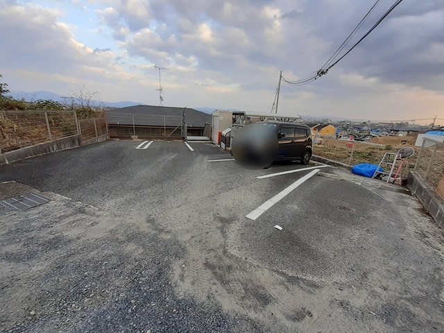 【京都市西京区松尾上ノ山町のアパートの駐車場】