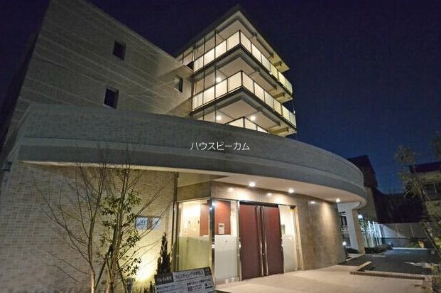 【中野区本町のマンションのエントランス】