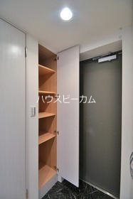 【中野区本町のマンションの玄関】