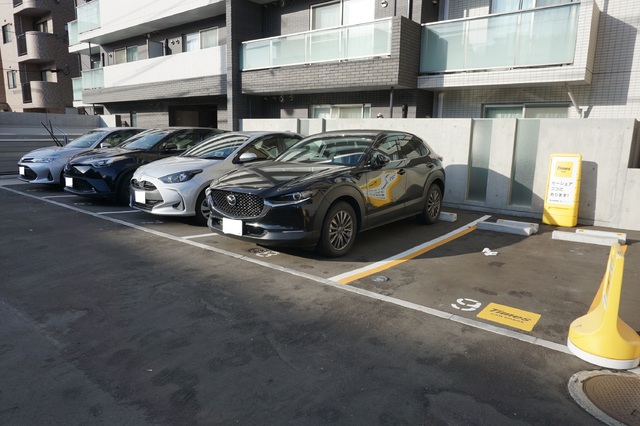 【円山公園ビューアパートメントの駐車場】