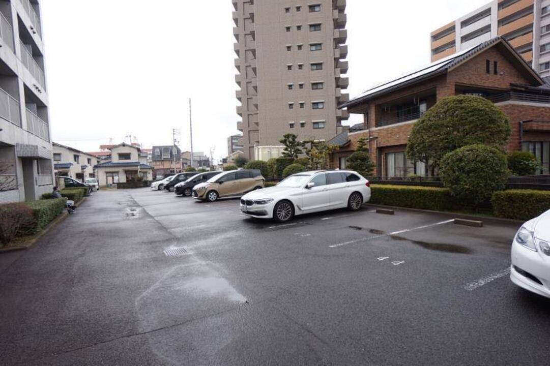 【エル・ミオーレ朝生田の駐車場】