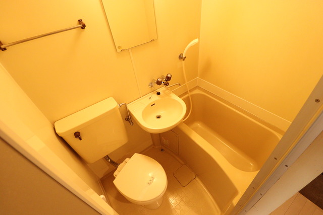 バス・シャワールーム　バス！