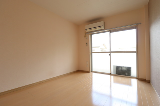 居室・リビング　洋室！