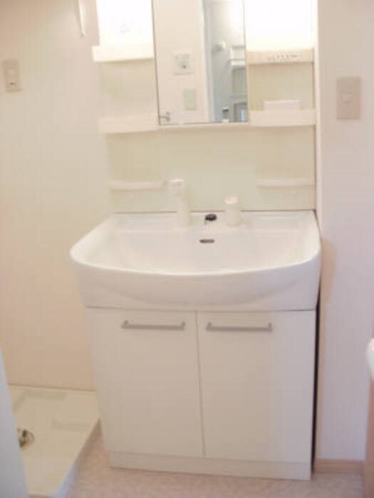 洗面設備　シャワー付き洗面化粧台