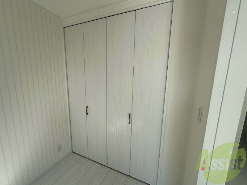 収納　洋室にあるクローゼットです。両開きになっています。