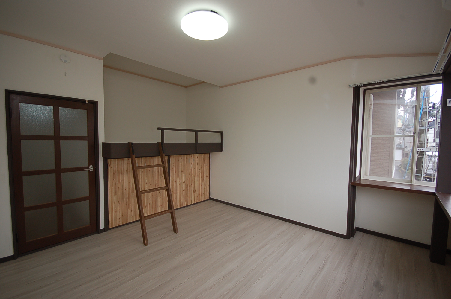 居室・リビング　８帖洋室ロフトあります