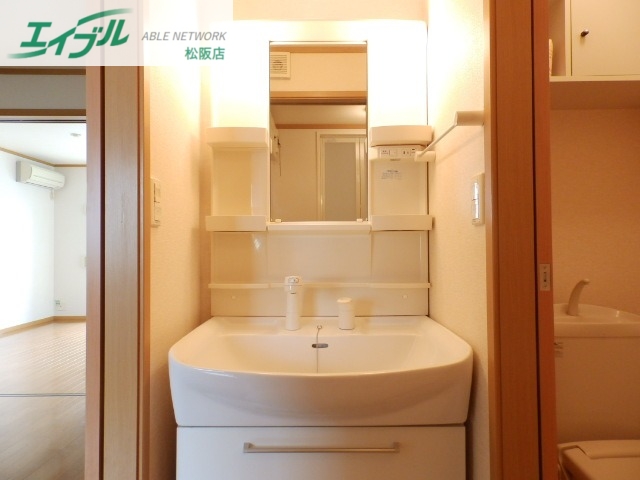 洗面設備　別部屋参考写真です