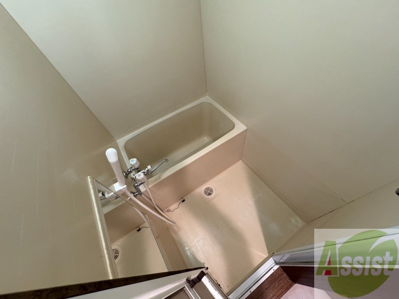 バス・シャワールーム　ユニットバスです。疲れを癒すのに欠かせませんね！