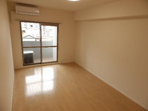 居室・リビング　室内