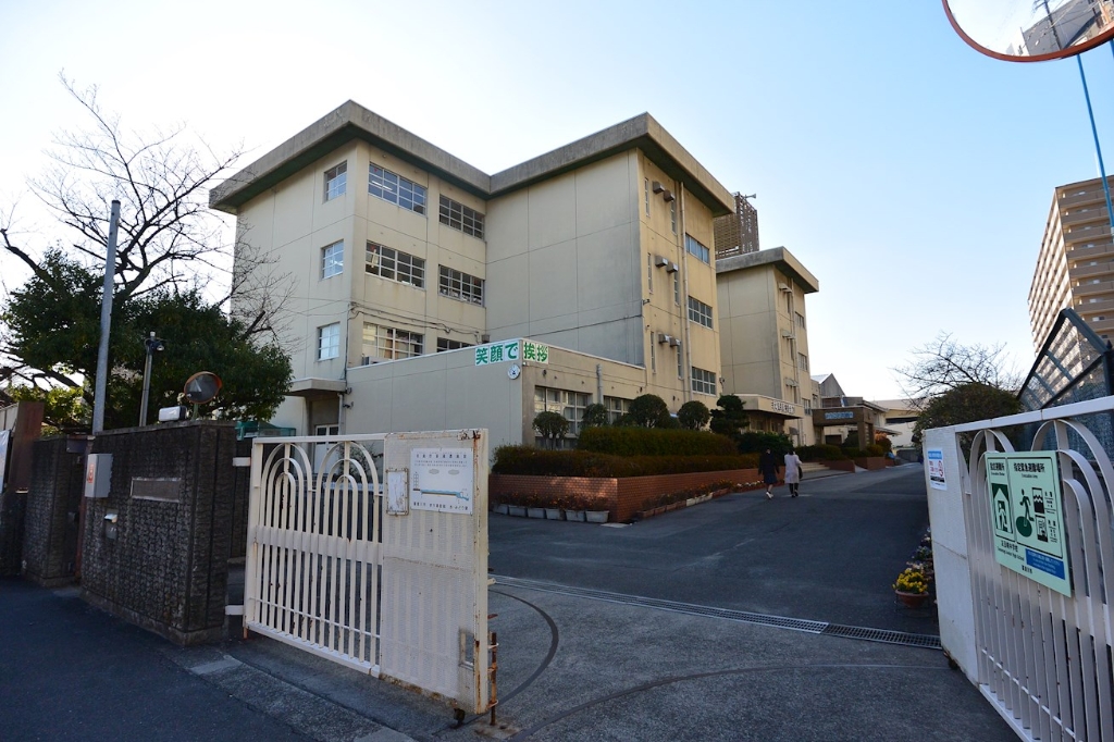 中学校　寝屋川市立友呂岐中学校（中学校）まで1668m