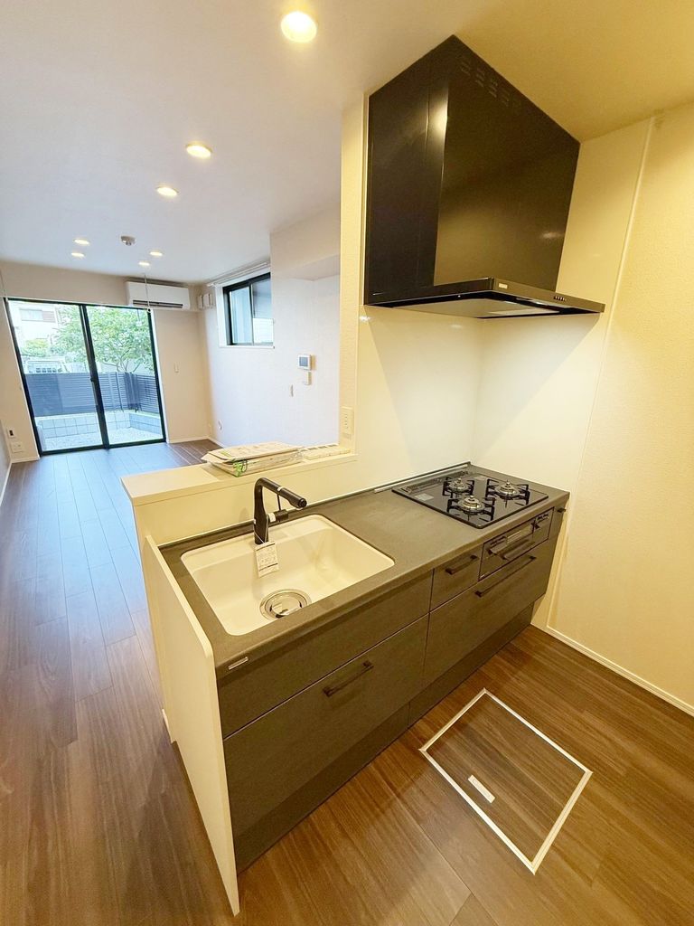 キッチン　玄関