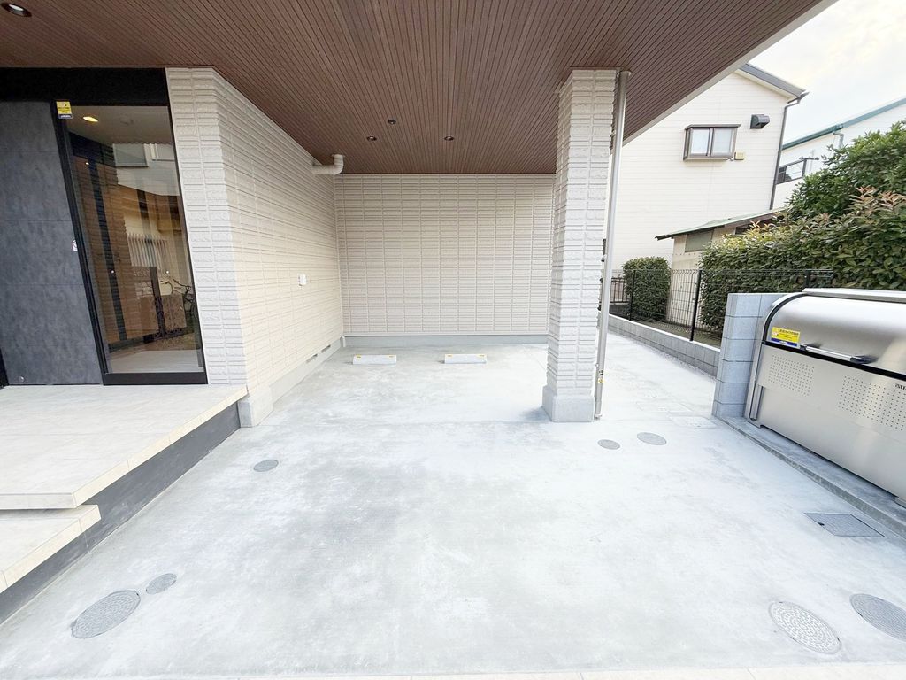 駐車場　エントランス