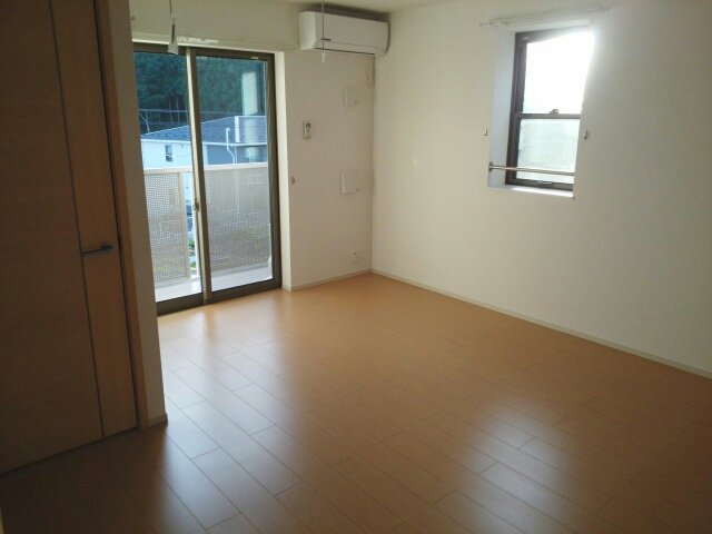 居室・リビング　こちらのリビングで趣味の時間をお楽しみください